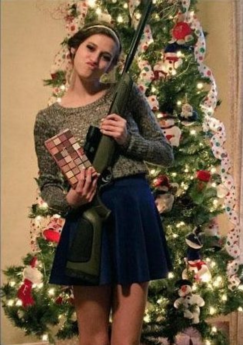 Holy smoke, two guns: Americans wielding guns that "Santa brought for Christmas"