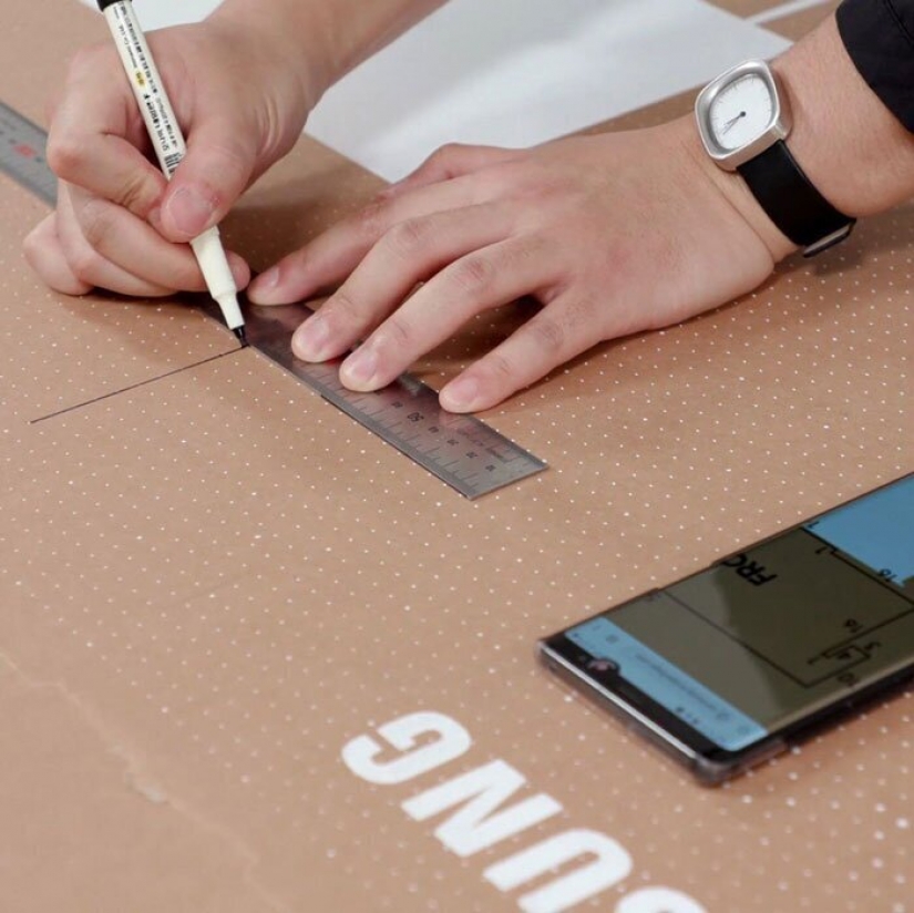 How box Samsung TV from which you can make a cat house