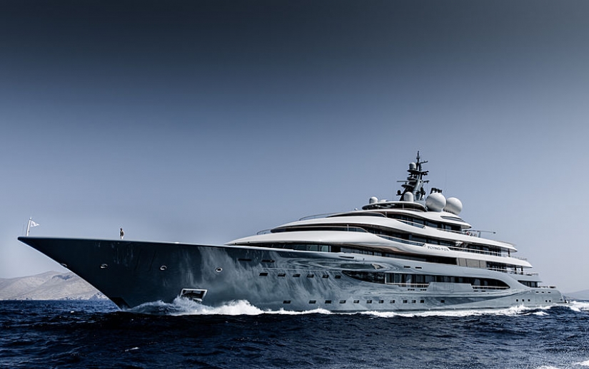How does the 136-metre Charter yacht Flying Fox