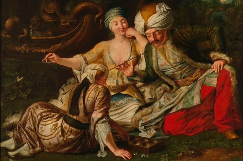 How to get on the bed to sultans and why sultans watched the only woman in the eyes