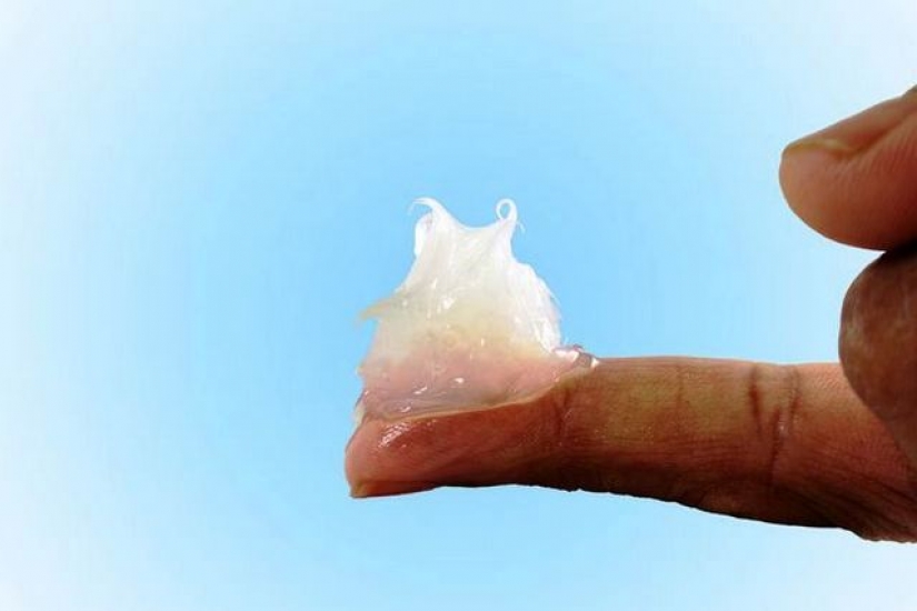 How to make money on the fools and the coronavirus: American sold protection on 5-G radiation