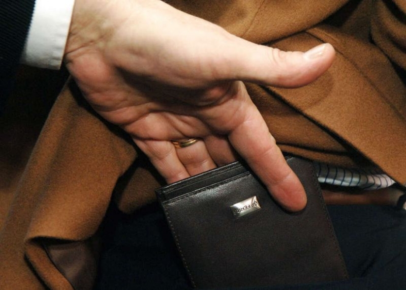 How to operate German pickpockets: 11 receptions on the eve of Christmas and New year