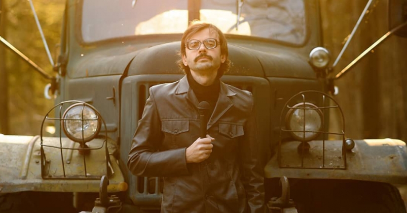 "I play beer, champagne, and a dead body of an ant": the story of an actor and man-meme Anton Lapenko