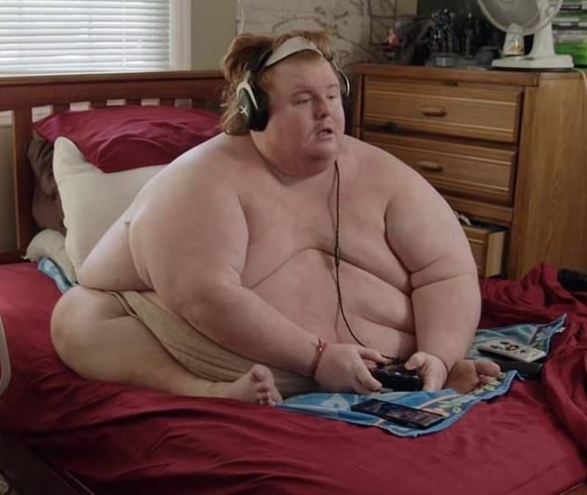 "I will eat until I die!": a guy who weighs 320 kg told about his life