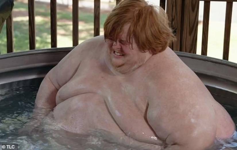 "I will eat until I die!": a guy who weighs 320 kg told about his life