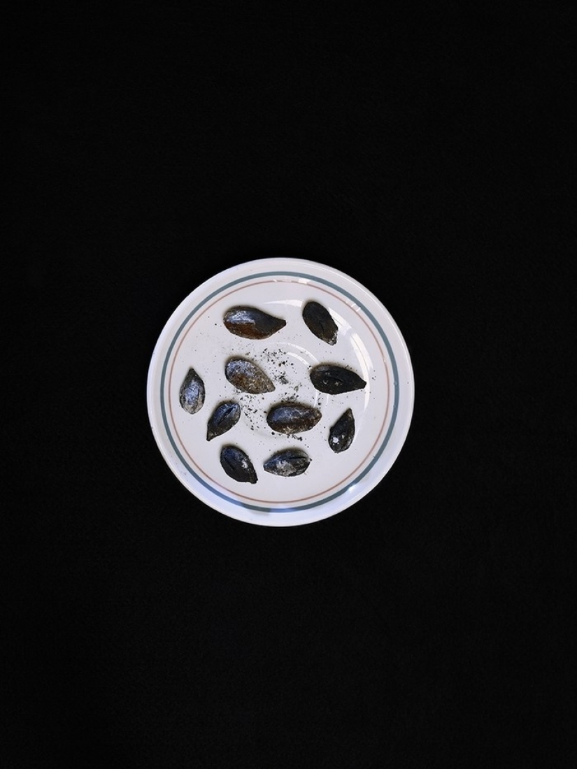 Impactante la tradición de Camerún — el Planchado de los senos Impactante la tradición de Camerún — el Planchado de los senos