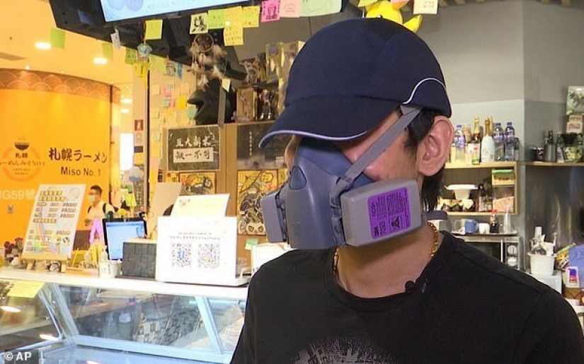 In Hong Kong, began to sell ice cream with the taste of tear gas