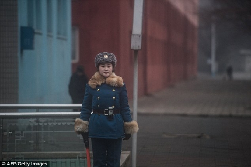 In the North Korean traffic police choose only pretty girls