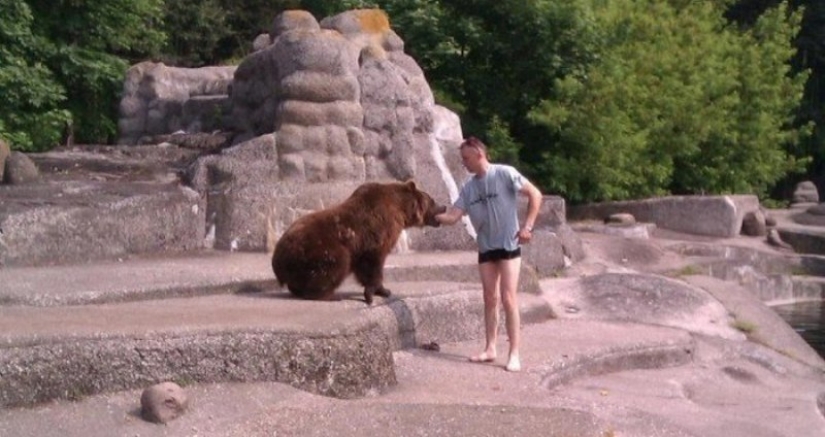 In the Warsaw zoo drunk man tried to drown the bear In the Warsaw zoo drunk man tried to drown the bear