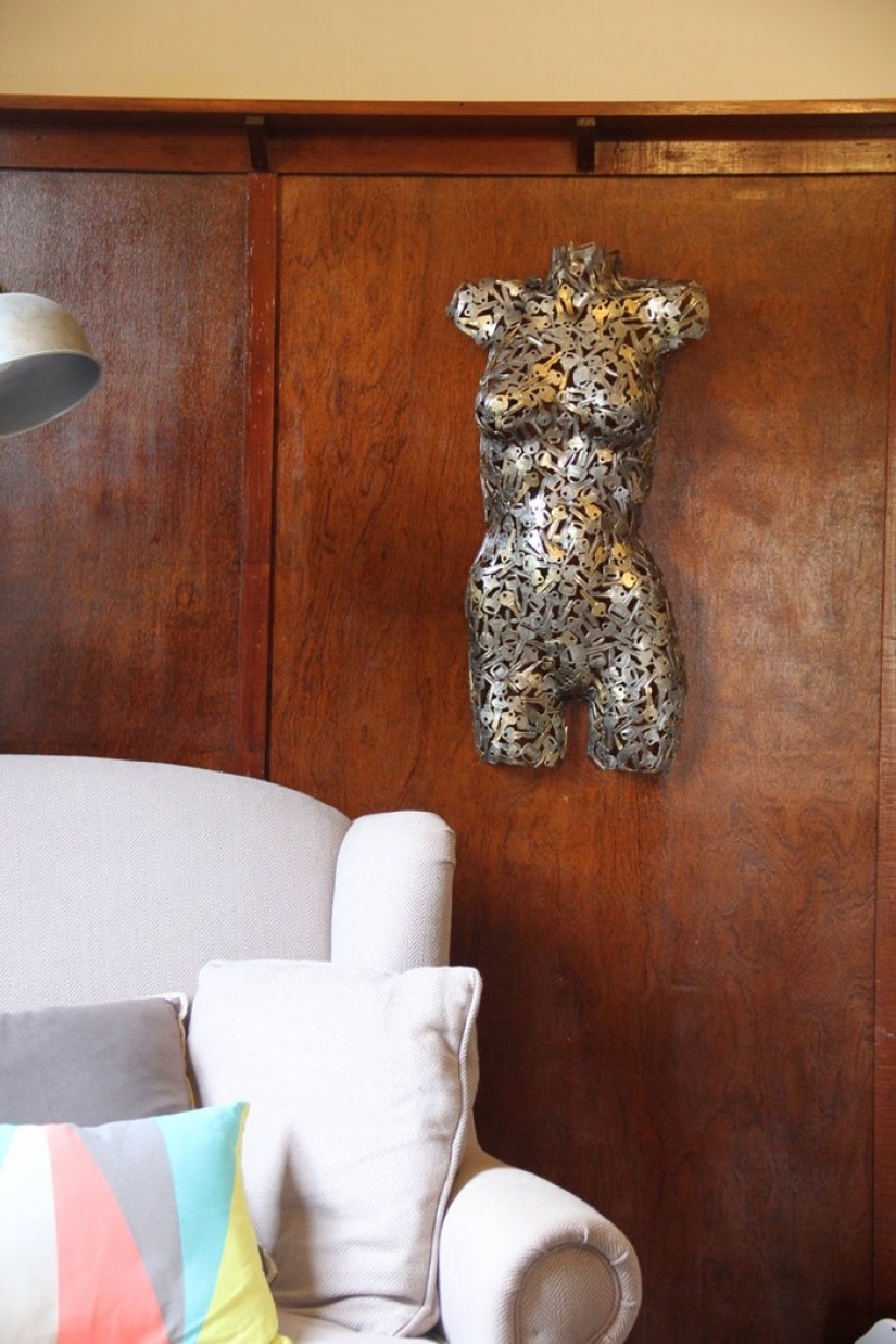 Incredible items of old keys and coins