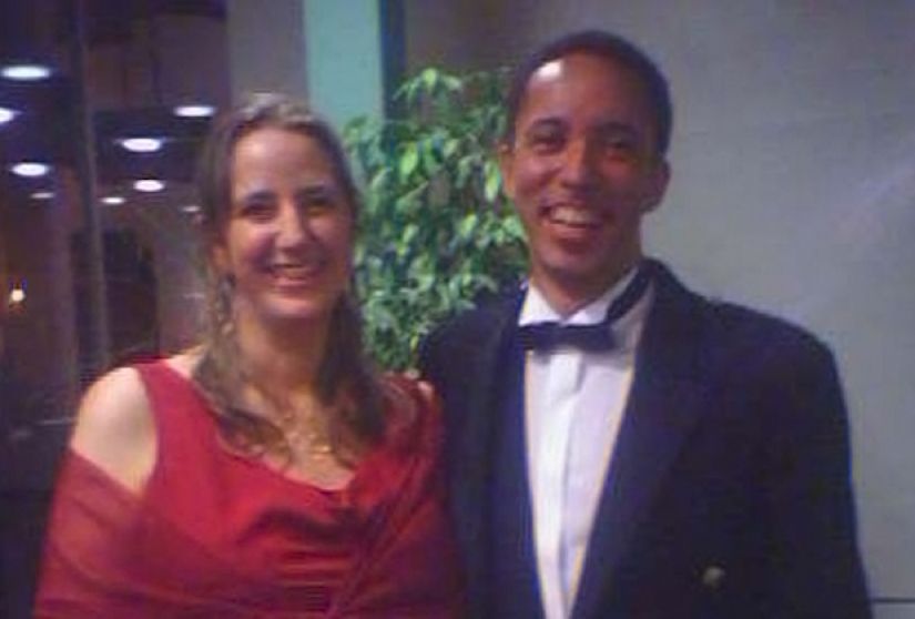 Ingeniosos gigolo años a seducir a las mujeres, haciéndose pasar por un agente de la CIA Ingeniosos gigolo años a seducir a las mujeres, haciéndose pasar por un agente de la CIA