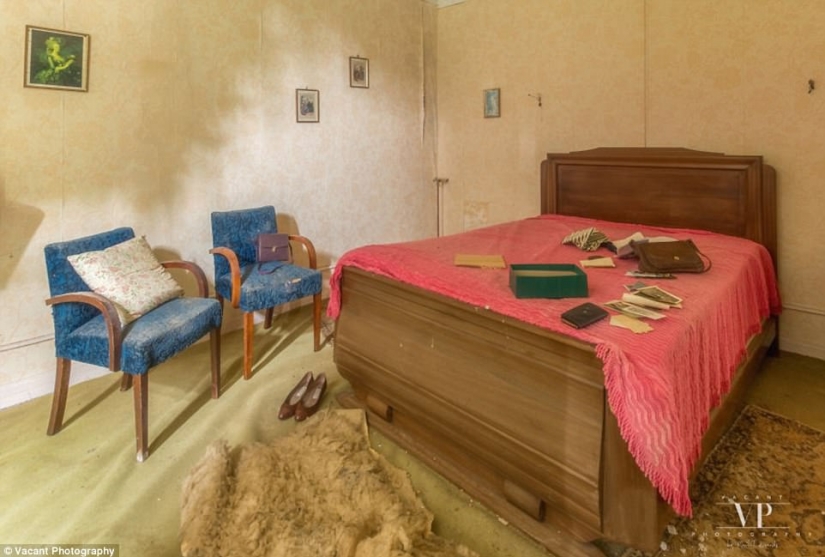 Inside the mysterious French mansion, which is 20 years worth of abandoned Inside the mysterious French mansion, which is 20 years worth of abandoned