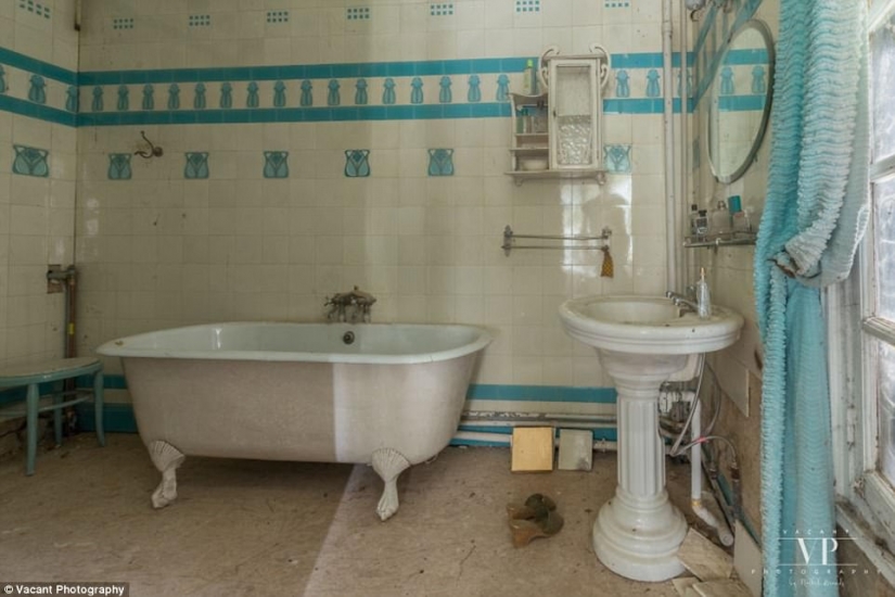 Inside the mysterious French mansion, which is 20 years worth of abandoned Inside the mysterious French mansion, which is 20 years worth of abandoned