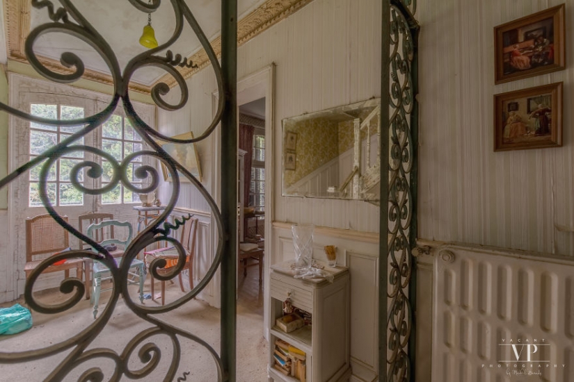 Inside the mysterious French mansion, which is 20 years worth of abandoned Inside the mysterious French mansion, which is 20 years worth of abandoned