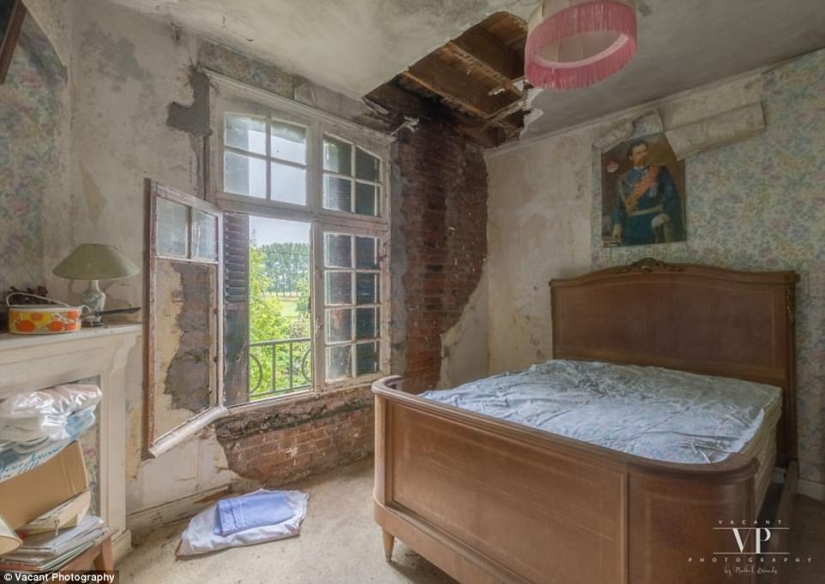 Inside the mysterious French mansion, which is 20 years worth of abandoned Inside the mysterious French mansion, which is 20 years worth of abandoned