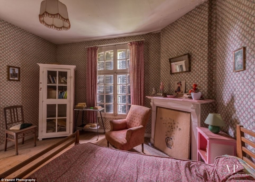 Inside the mysterious French mansion, which is 20 years worth of abandoned Inside the mysterious French mansion, which is 20 years worth of abandoned