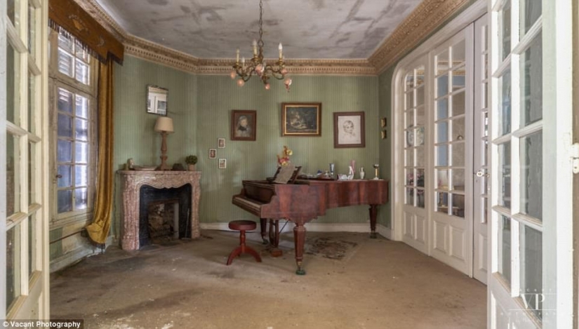 Inside the mysterious French mansion, which is 20 years worth of abandoned Inside the mysterious French mansion, which is 20 years worth of abandoned