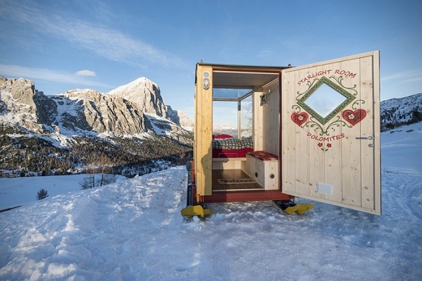 Instead of tent: trailer-sled for the romantic nights