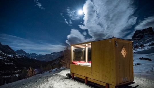 Instead of tent: trailer-sled for the romantic nights Instead of tent: trailer-sled for the romantic nights