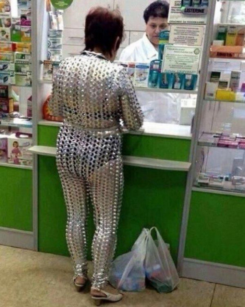 Intelligent crazy, or Strange fashion of St. Petersburg streets