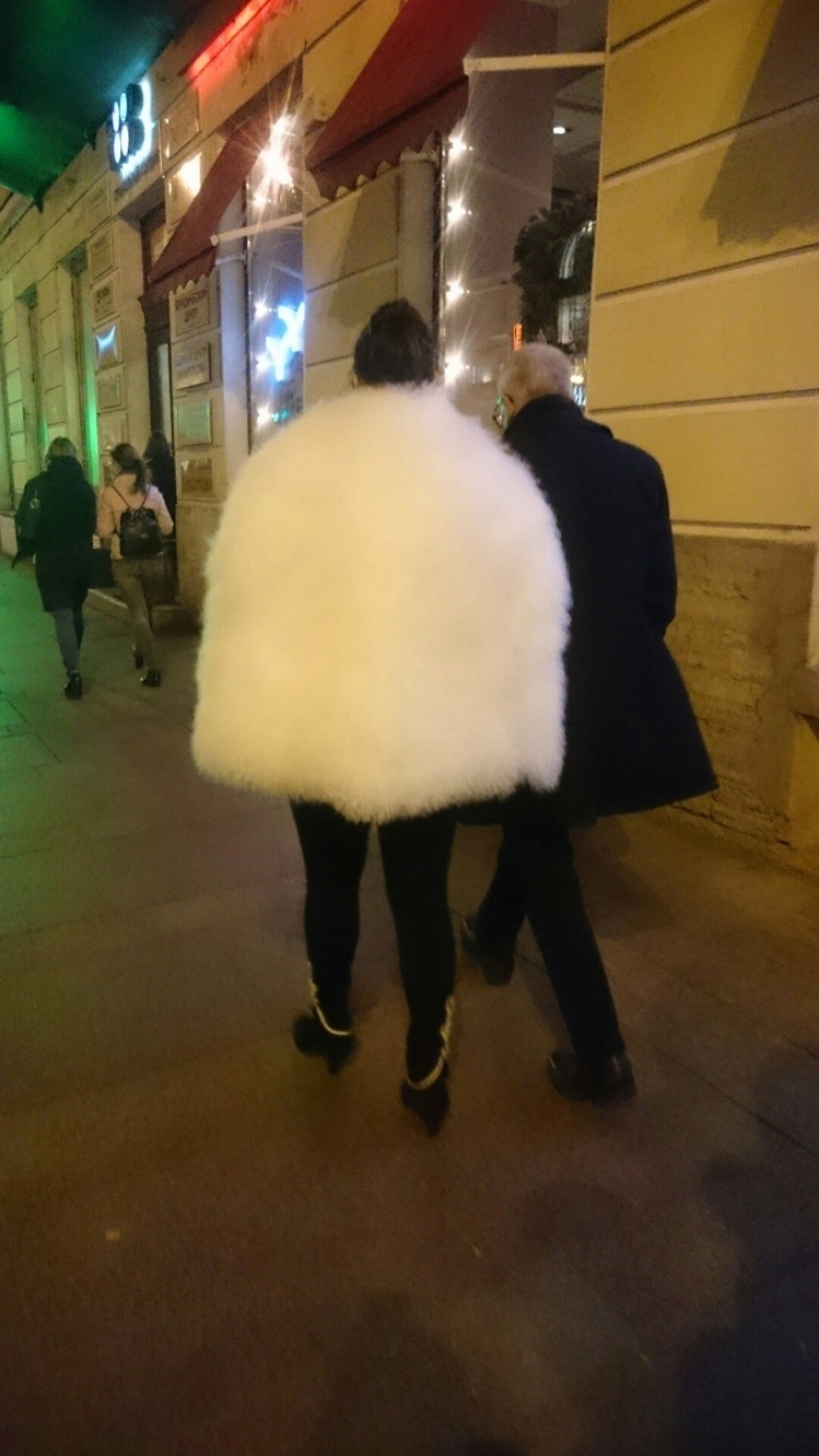 Intelligent crazy, or Strange fashion of St. Petersburg streets