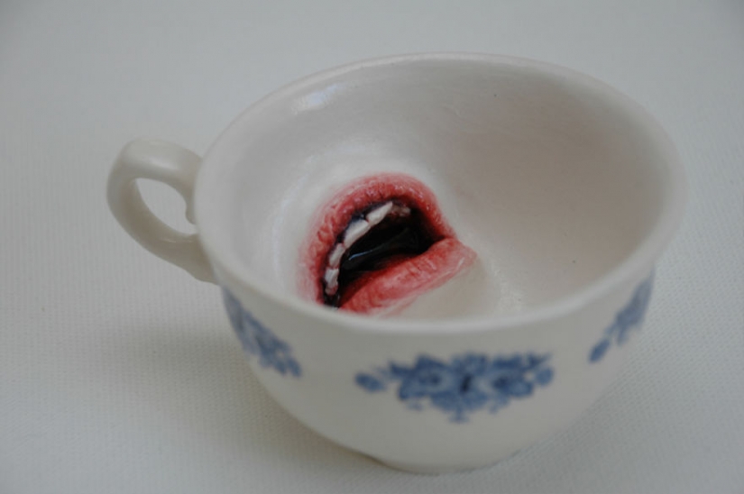 Israeli sculptor creates ceramic tableware that can run away from you