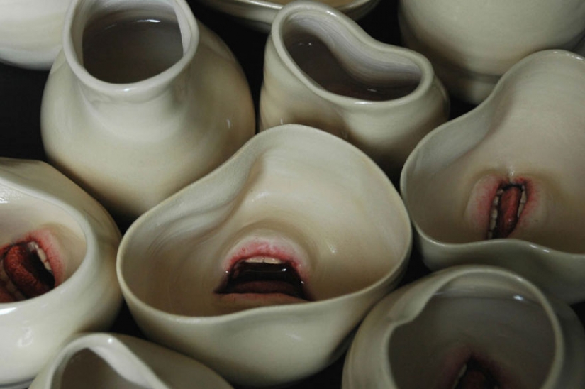Israeli sculptor creates ceramic tableware that can run away from you