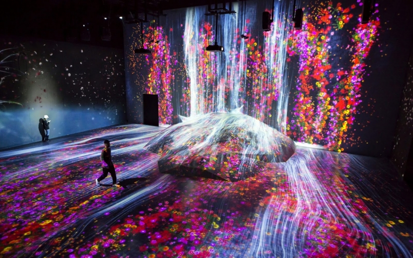 Japan opened the world's first interactive Museum of digital art