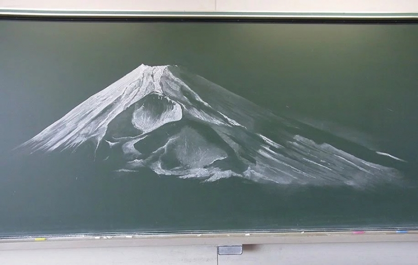 Japanese students create incredible beauty of the drawings on the school boards Japanese students create incredible beauty of the drawings on the school boards