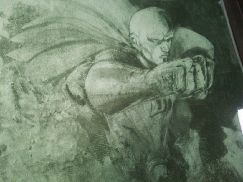 Japanese woman interested to vacuum just so, and she draws on the carpets of the picture