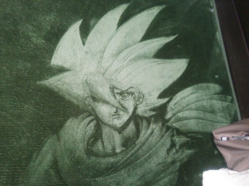 Japanese woman interested to vacuum just so, and she draws on the carpets of the picture