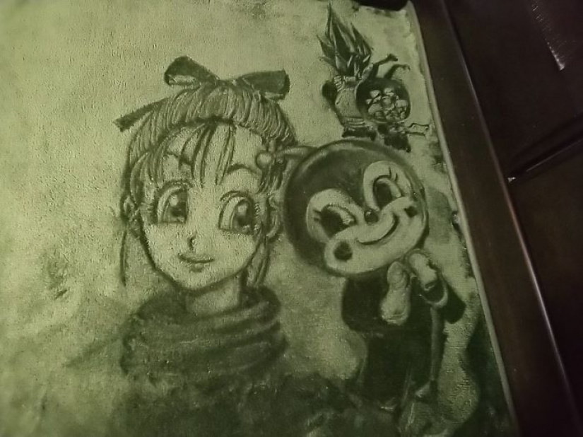 Japanese woman interested to vacuum just so, and she draws on the carpets of the picture