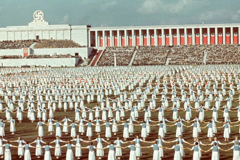 La Alemania Nazi fotos a color por Hugo Jaeger, el fotógrafo personal de Hitler La Alemania Nazi fotos a color por Hugo Jaeger, el fotógrafo personal de Hitler