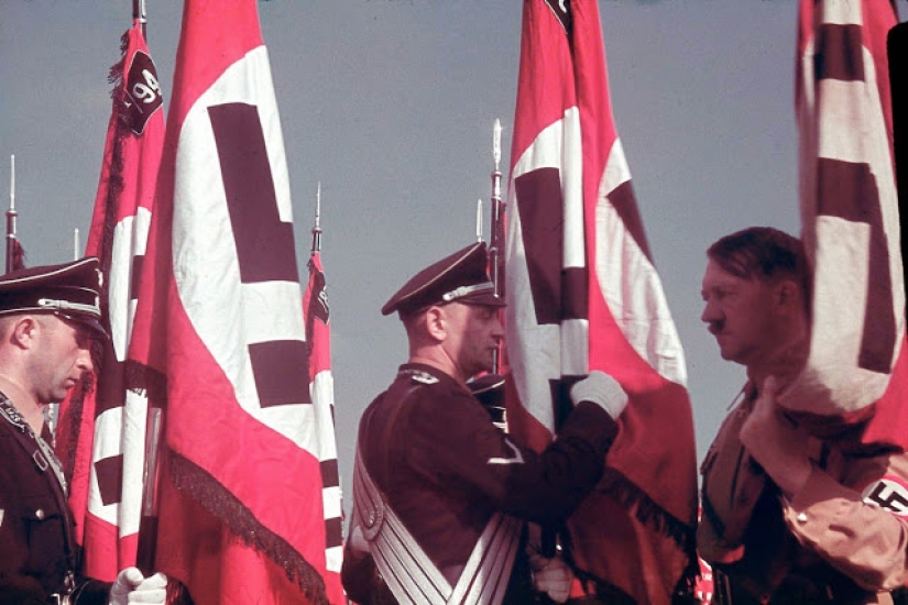 La Alemania Nazi fotos a color por Hugo Jaeger, el fotógrafo personal de Hitler La Alemania Nazi fotos a color por Hugo Jaeger, el fotógrafo personal de Hitler