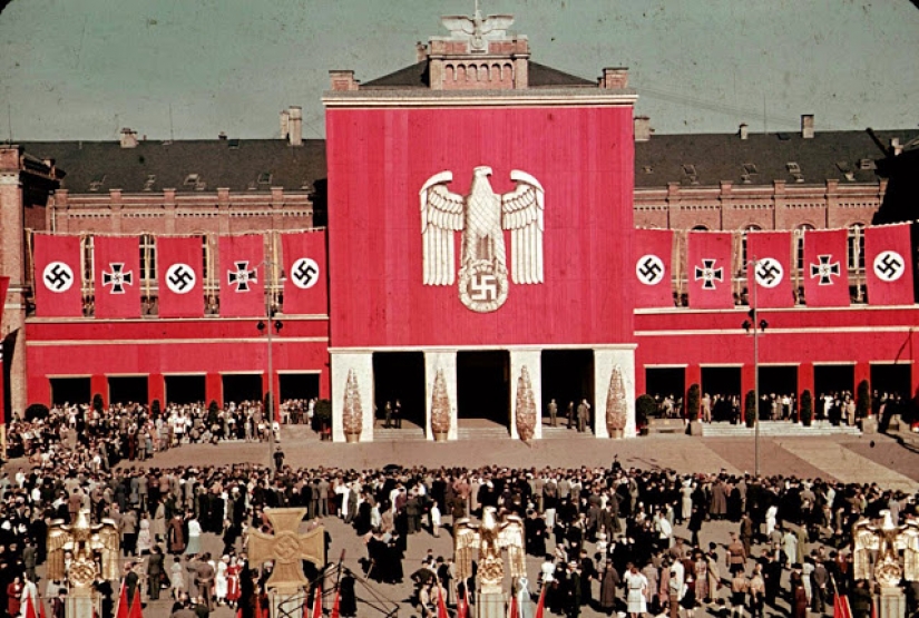 La Alemania Nazi fotos a color por Hugo Jaeger, el fotógrafo personal de Hitler La Alemania Nazi fotos a color por Hugo Jaeger, el fotógrafo personal de Hitler