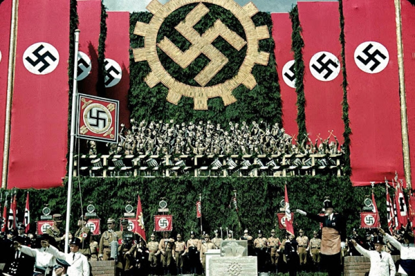La Alemania Nazi fotos a color por Hugo Jaeger, el fotógrafo personal de Hitler La Alemania Nazi fotos a color por Hugo Jaeger, el fotógrafo personal de Hitler