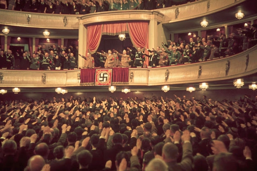 La Alemania Nazi fotos a color por Hugo Jaeger, el fotógrafo personal de Hitler La Alemania Nazi fotos a color por Hugo Jaeger, el fotógrafo personal de Hitler