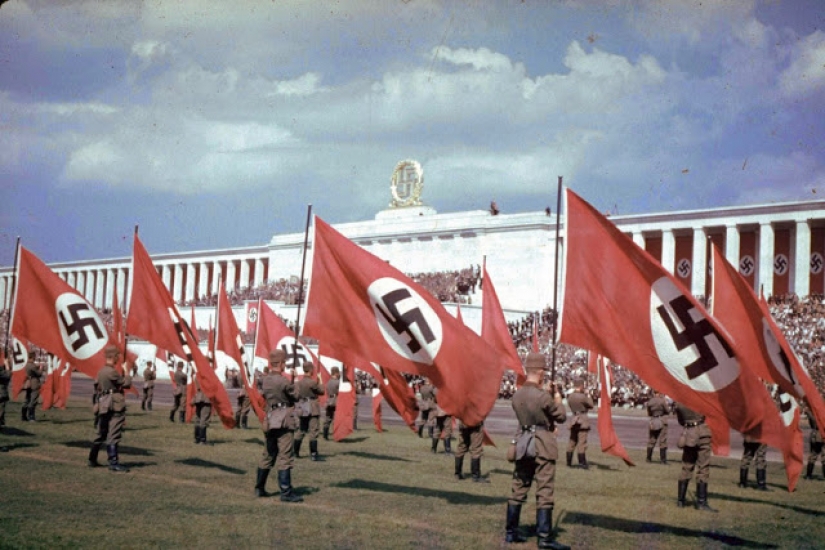 La Alemania Nazi fotos a color por Hugo Jaeger, el fotógrafo personal de Hitler La Alemania Nazi fotos a color por Hugo Jaeger, el fotógrafo personal de Hitler