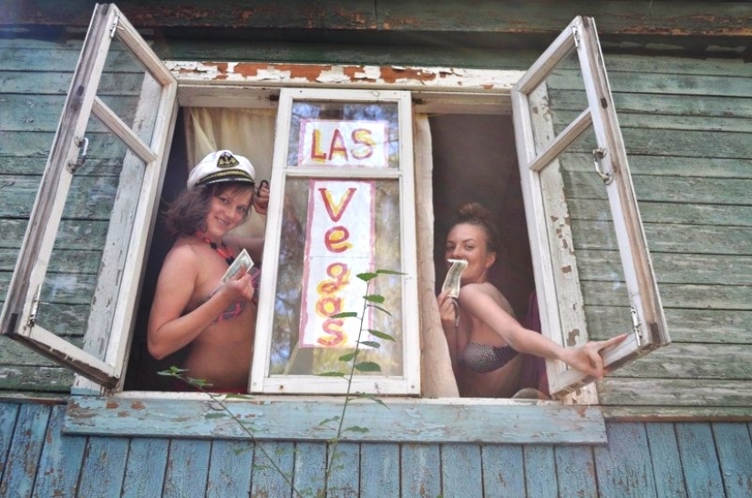 La basura al aire libre: la aldea rusa está muy vivo