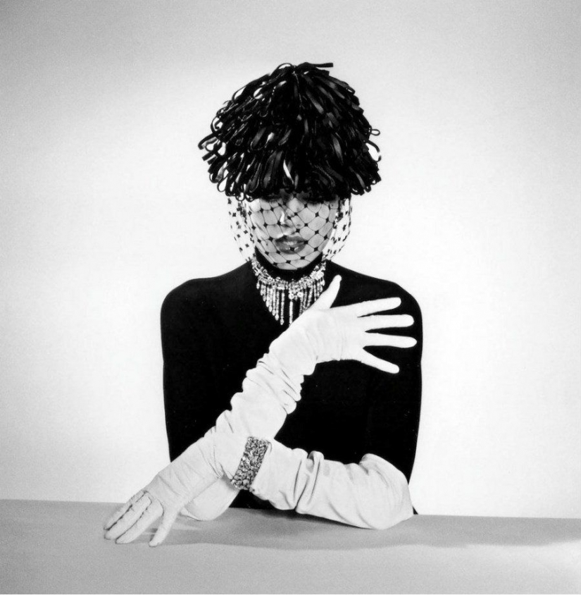 La elegancia clásica de Dior: diseños sofisticados en 1940-1960-erótico en las calles de París La elegancia clásica de Dior: diseños sofisticados en 1940-1960-erótico en las calles de París