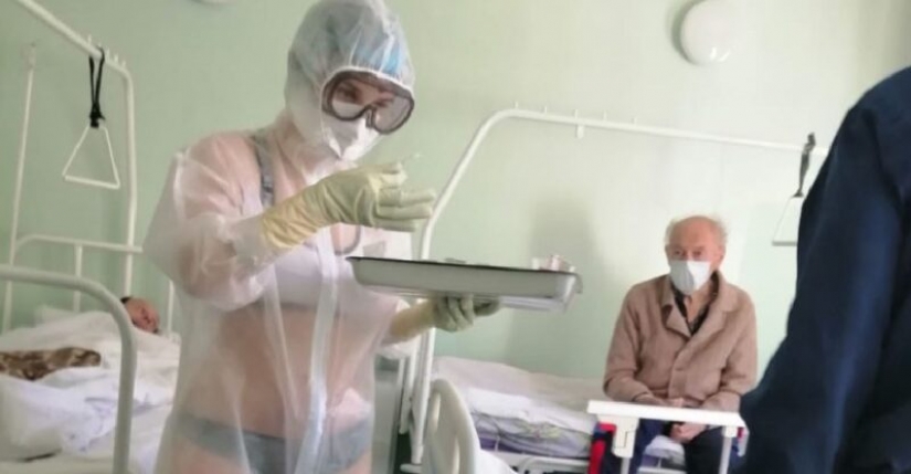 La enfermera, que llevaba un traje transparente sobre el traje de baño, se convirtió en el rostro de los deportes de la marca