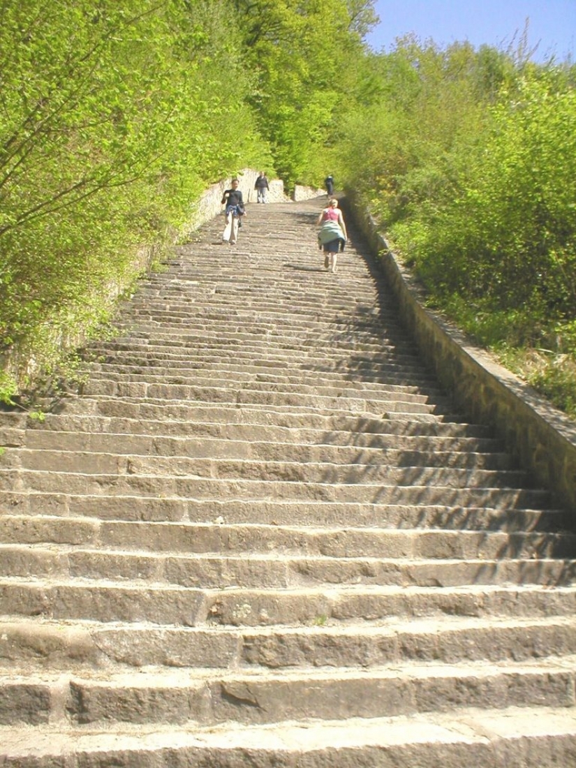 "La escalera de los muertos" en el campo de concentración Austriaco de Mauthausen