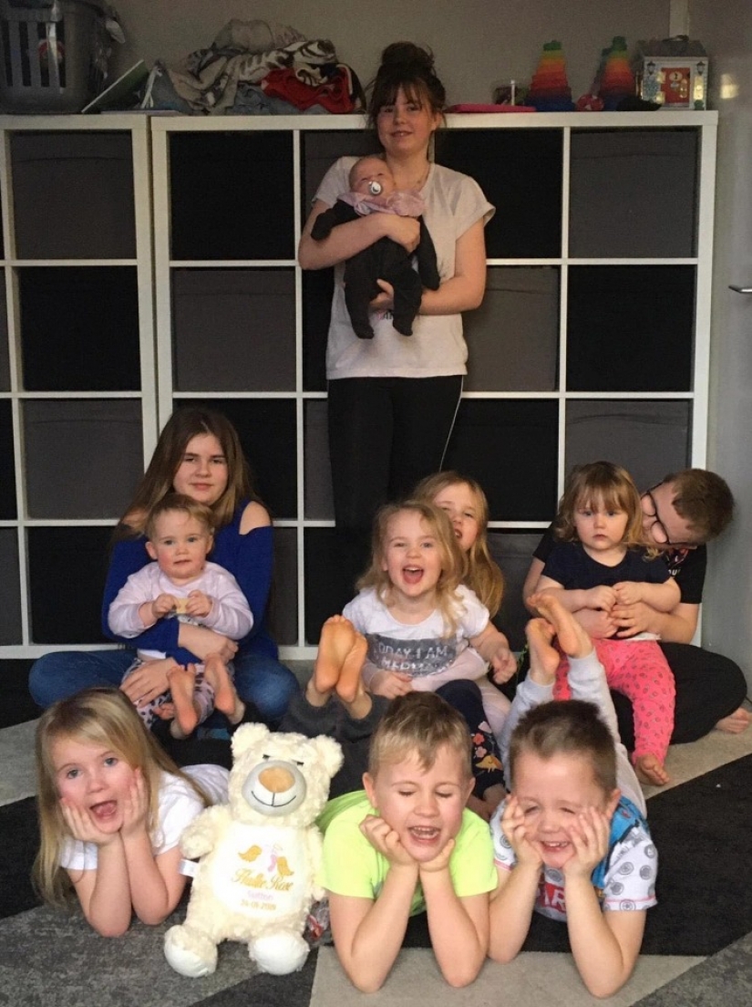 La familia de equipo de fútbol: la pareja tiene 11 hijos y les dio los números para evitar confusiones