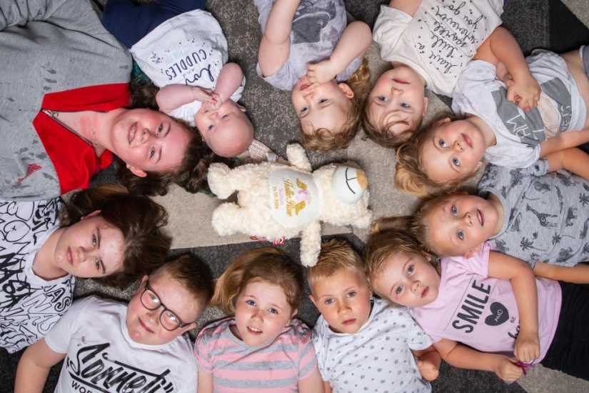 La familia de equipo de fútbol: la pareja tiene 11 hijos y les dio los números para evitar confusiones