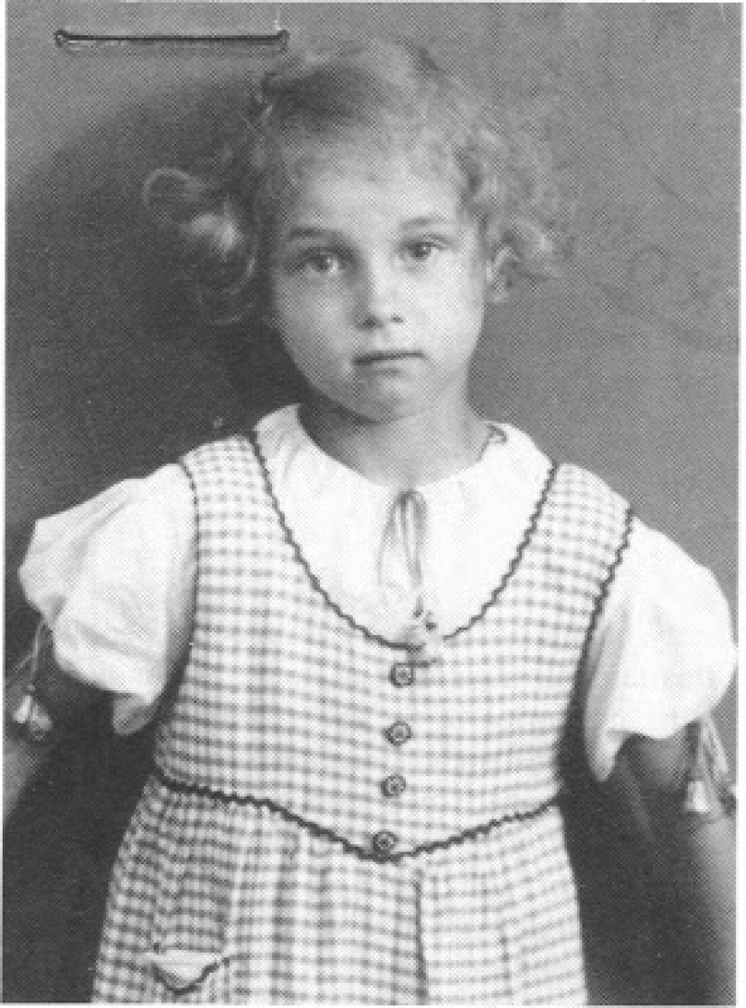 La historia Ago Landmesser — la persona en la foto, no levantó la mano en un saludo Nazi