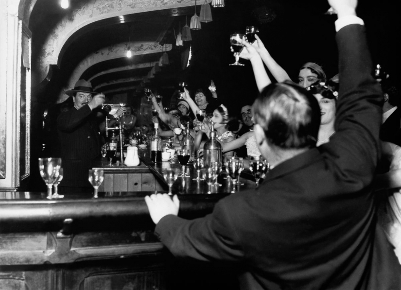 La historia milenaria de los principales del mundo del cabaret "Moulin Rouge" en las fotos