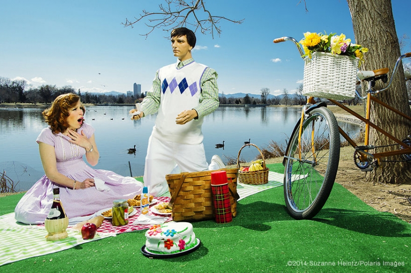 La mía! En la cama con un maniquí La mía! En la cama con un maniquí