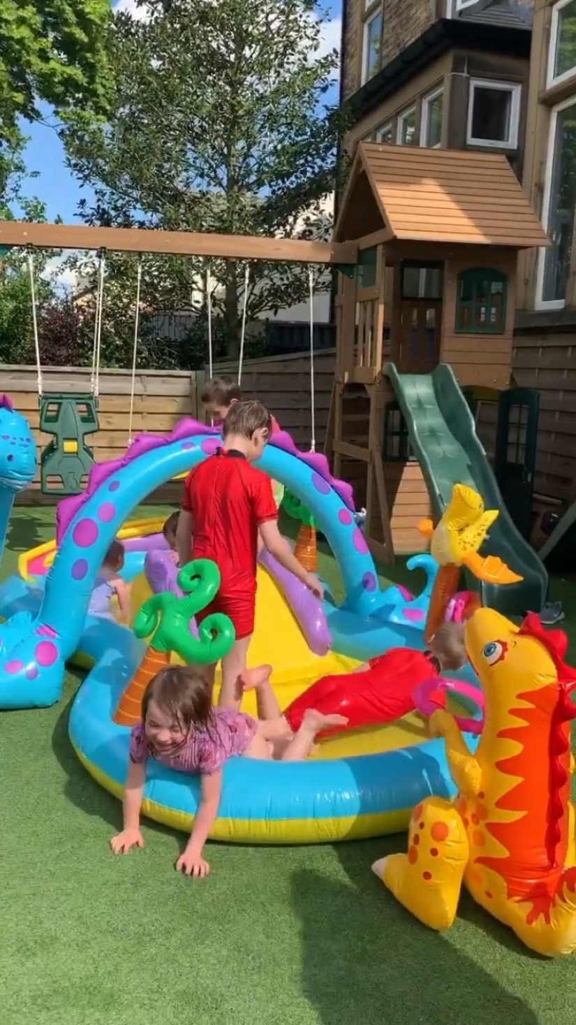 La manopla: una visita a los más grandes de gran Bretaña de la familia, con 19 niños