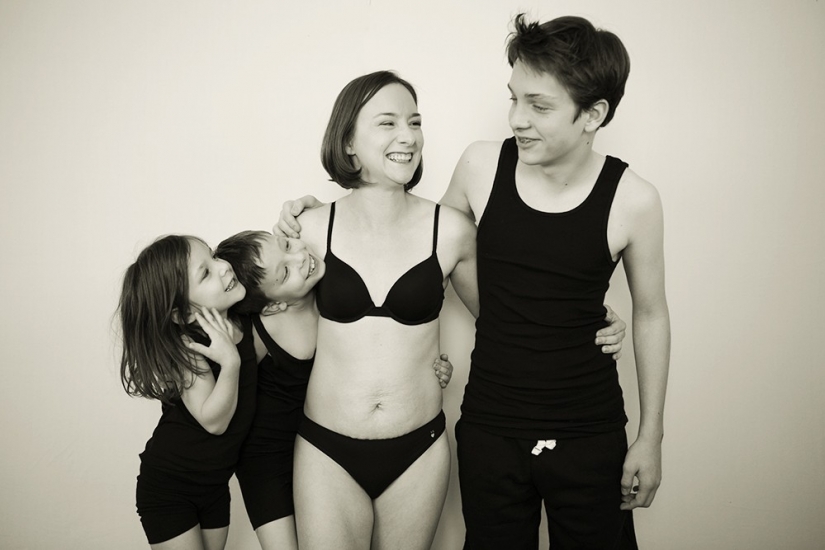 La maternidad más estrías y cicatrices: el photocycle de cómo las mujeres se enamoran de su cuerpo después del parto La maternidad más estrías y cicatrices: el photocycle de cómo las mujeres se enamoran de su cuerpo después del parto