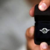 La más inusual y prolongada frase: pero ella no contestó, porque no saben nada